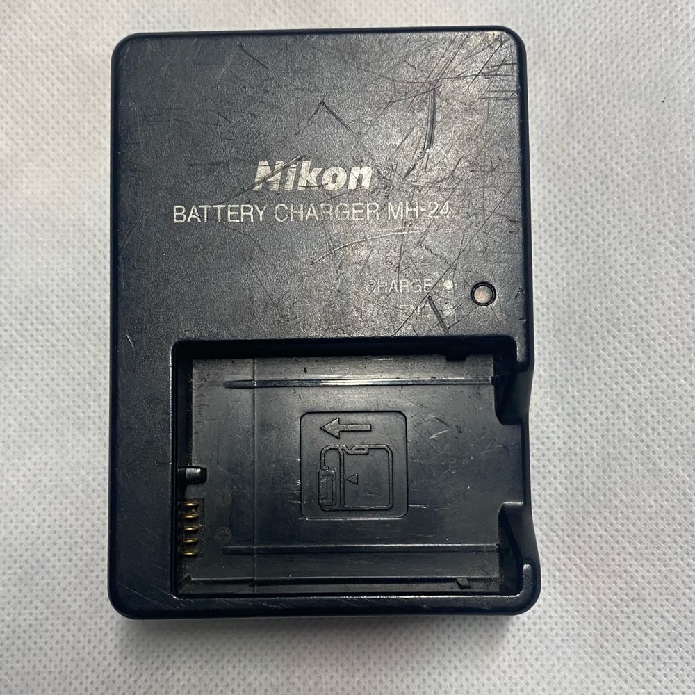 Nikon MH-24 battery charger